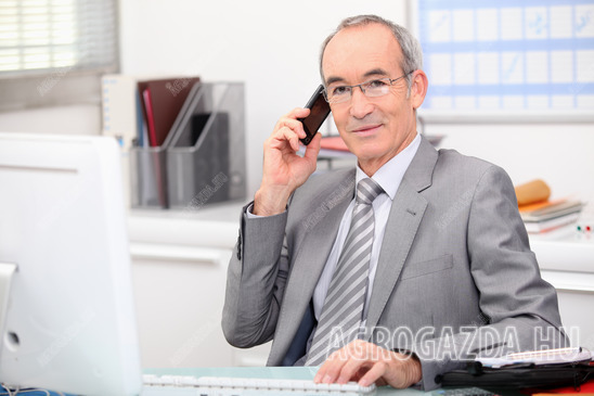 photodune-4999919-businessman-in-his-office-taking-a-call-xs.jpg